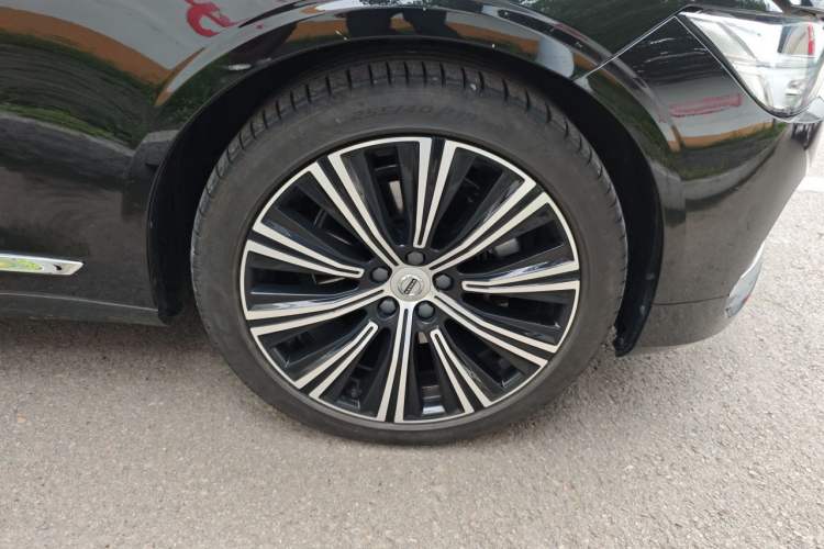 Used Volvo S90 2023 B5 Zhiyuan Luxury Edition Right Front Wheel Hub