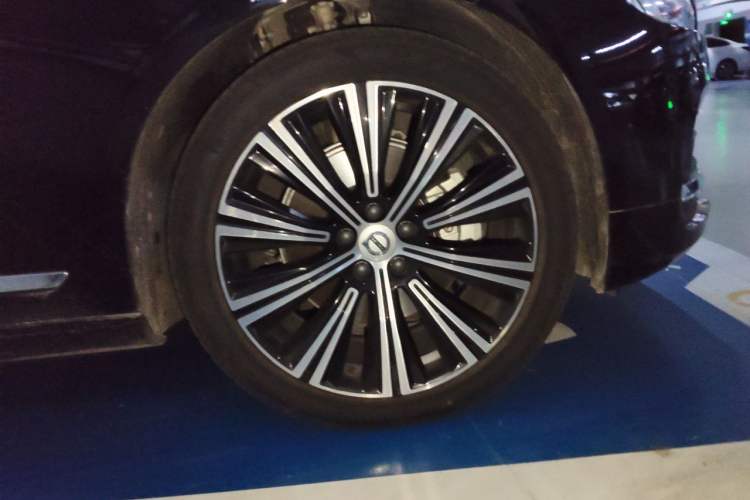 Used Volvo S90 2023 B5 Zhiyuan Luxury Edition Right Front Wheel Hub