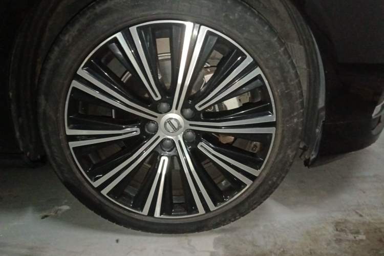 Used Volvo S90 2023 B5 Zhiyuan Luxury Edition Right Front Wheel Hub