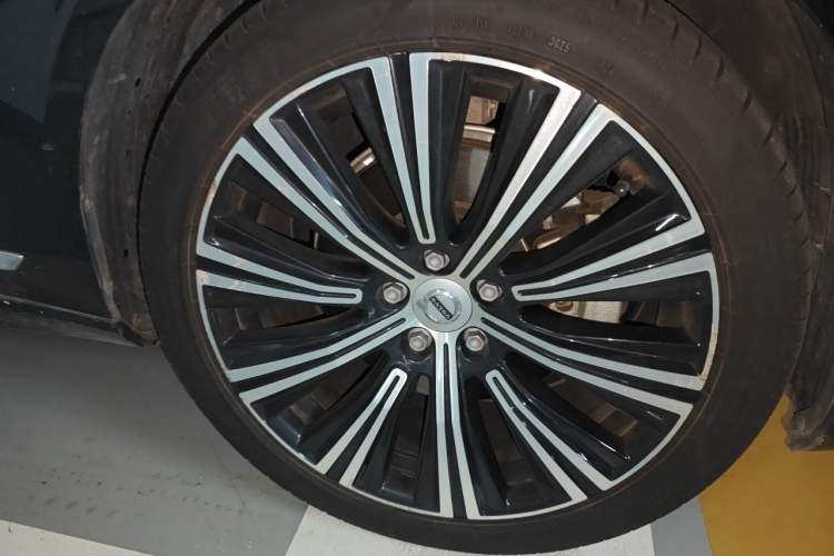 Used Volvo S90 2023 B5 Zhiyuan Luxury Edition Right Front Wheel Hub