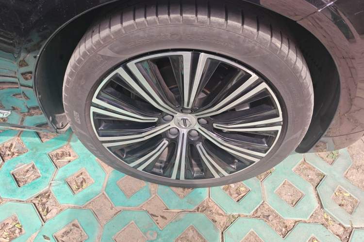 Used Volvo S90 2023 B5 Zhiyuan Luxury Edition Right Front Wheel Hub