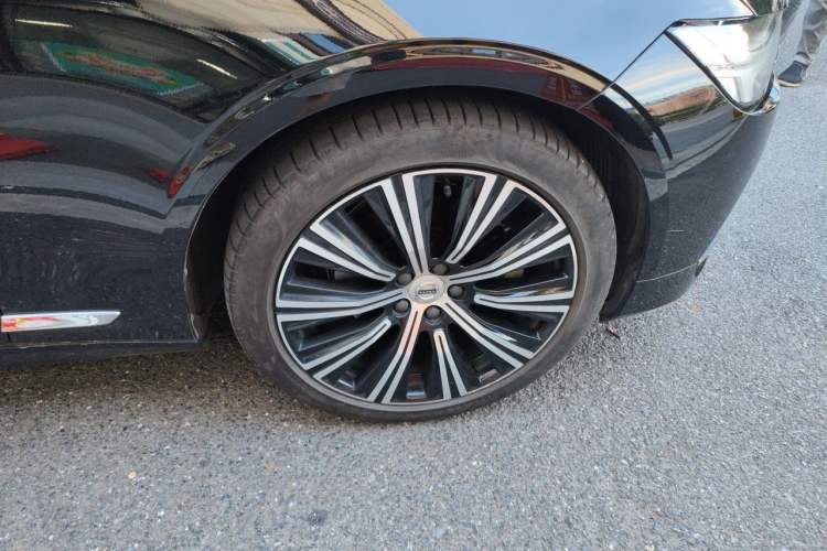 Used Volvo S90 2023 B5 Zhiyuan Luxury Edition Right Front Wheel Hub