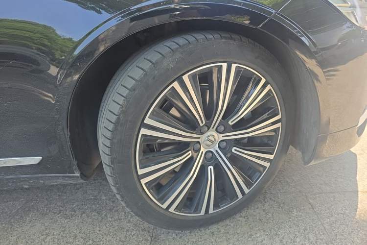 Used Volvo S90 2023 B5 Zhiyuan Luxury Edition Right Front Wheel Hub