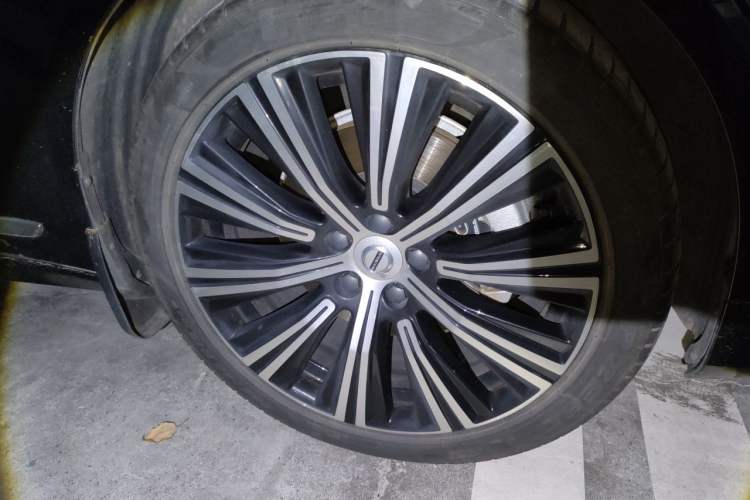 Used Volvo S90 2023 B5 Zhiyuan Luxury Edition Right Front Wheel Hub