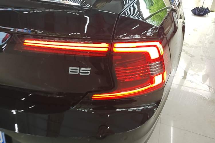 Used Volvo S90 2023 B5 Zhiyi Luxury Edition Right Rear Taillight