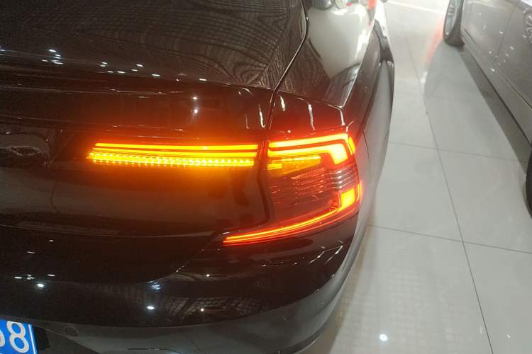 Used Volvo S90 2023 B5 Zhiyi Luxury Edition Right Rear Taillight