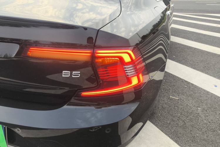 Used Volvo S90 2023 B5 Zhiyi Luxury Edition Right Rear Taillight