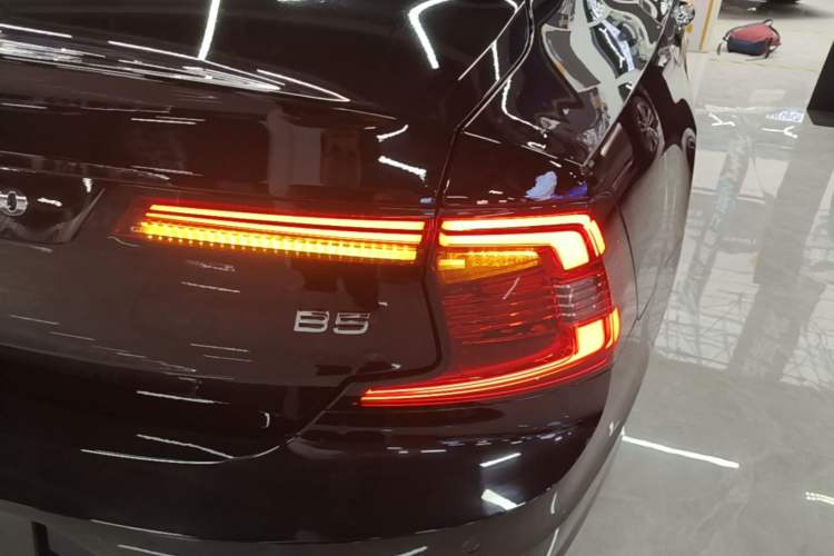 Used Volvo S90 2023 B5 Zhiyuan Luxury Edition Right Rear Taillight