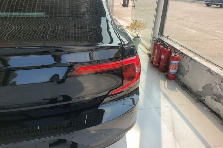 Used Volvo S90 2023 B5 Zhiyi Luxury Edition Right Rear Taillight