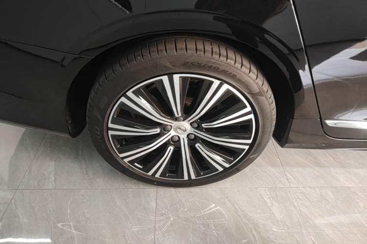 Used Volvo S90 2023 B5 Zhiyuan Luxury Edition Right Rear Wheel Hub