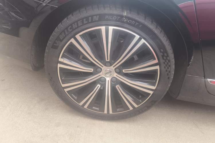Used Volvo S90 2023 B5 Zhiyuan Luxury Edition Right Rear Wheel Hub