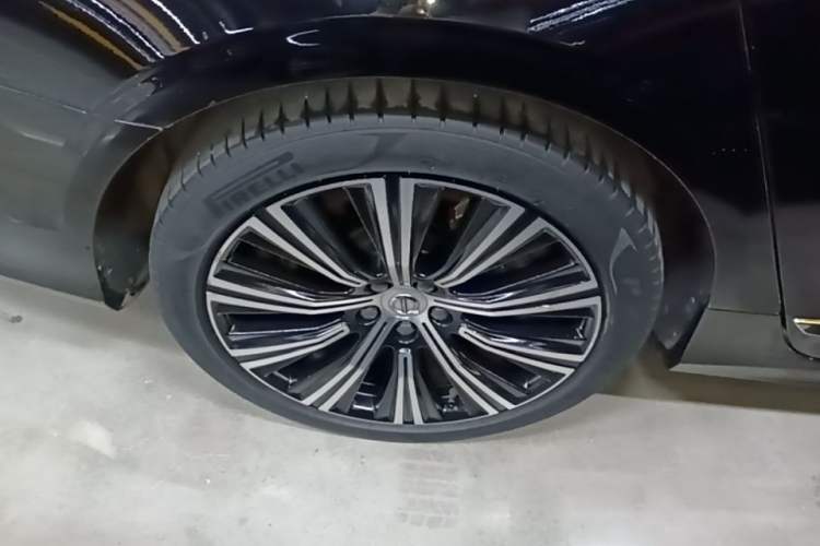 Used Volvo S90 2023 B5 Zhiyuan Luxury Edition Right Rear Wheel Hub