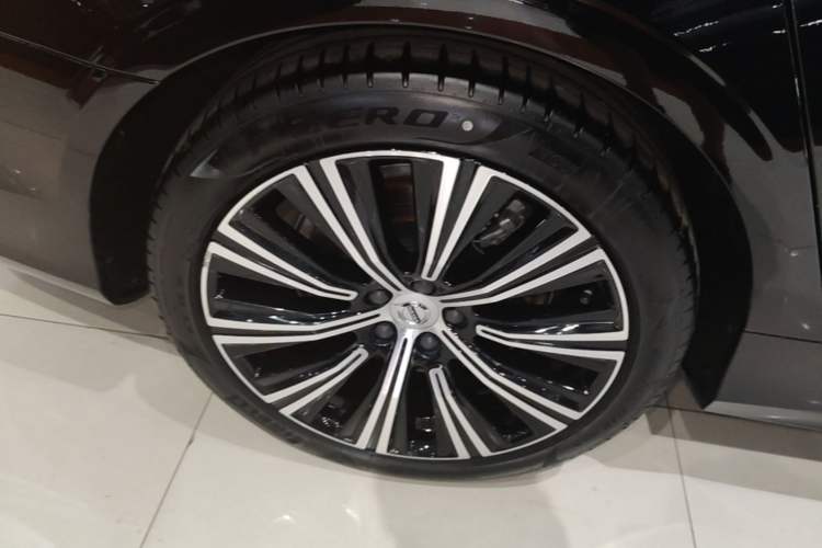 Used Volvo S90 2023 B5 Luxury Smart Edition Right Rear Wheel Hub
