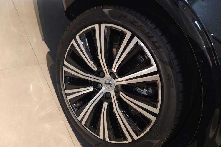 Used Volvo S90 2023 B5 Zhiyuan Luxury Edition Right Rear Wheel Hub