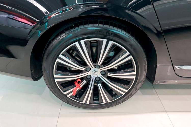Used Volvo S90 2023 B5 Zhiyuan Luxury Edition Right Rear Wheel Hub
