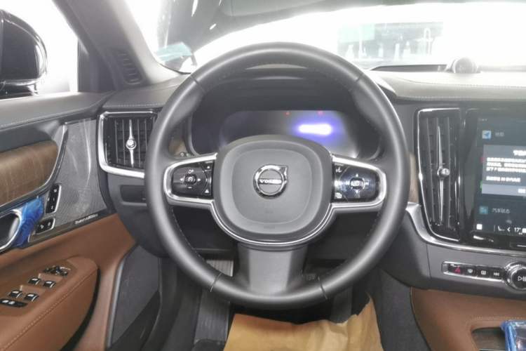 Used Volvo S90 2023 B5 Luxury Smart Edition Steering Wheel
