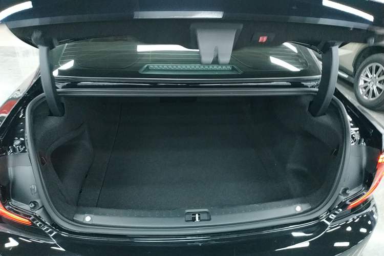 Used Volvo S90 2023 B5 Zhiyi Luxury Edition Trunk
