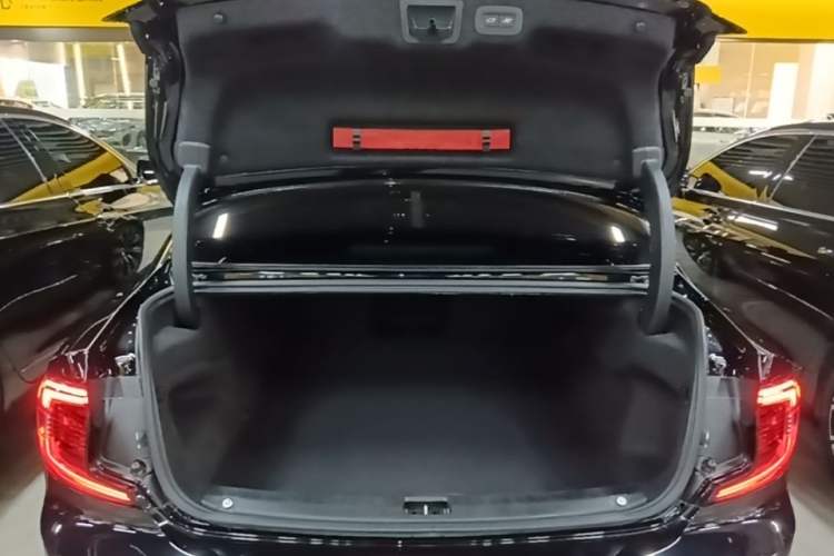 Used Volvo S90 2023 B5 Zhiyuan Luxury Edition Trunk