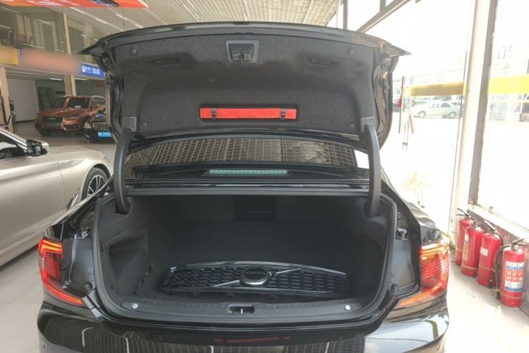 Used Volvo S90 2023 B5 Zhiyi Luxury Edition Trunk