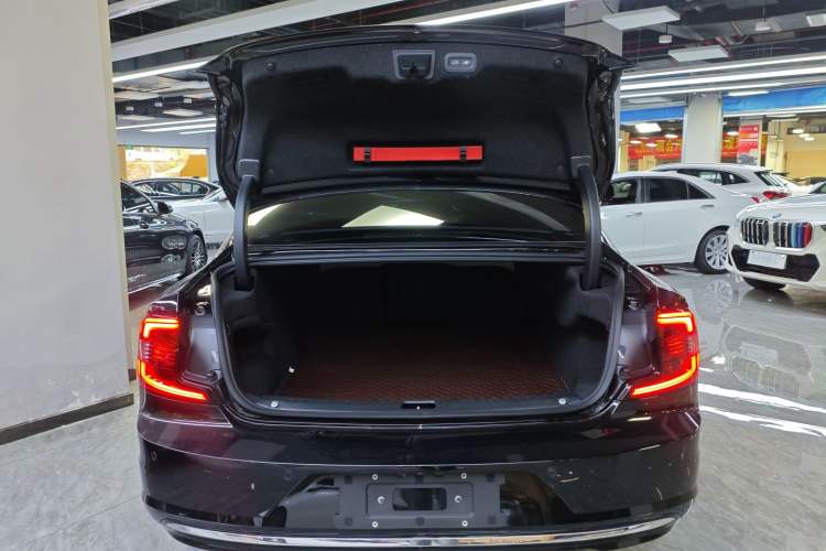 Used Volvo S90 2023 B5 Zhiyuan Luxury Edition Trunk