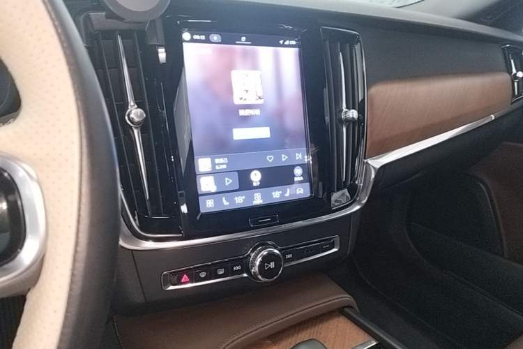 Used Volvo S90 2023 B5 Zhiyi Luxury Edition Audio And AC Panel