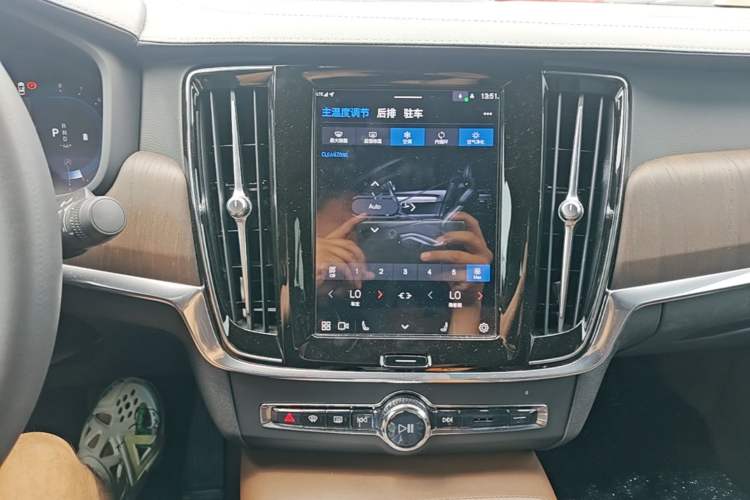 Used Volvo S90 2023 B5 Zhiyuan Luxury Edition Audio And AC Panel