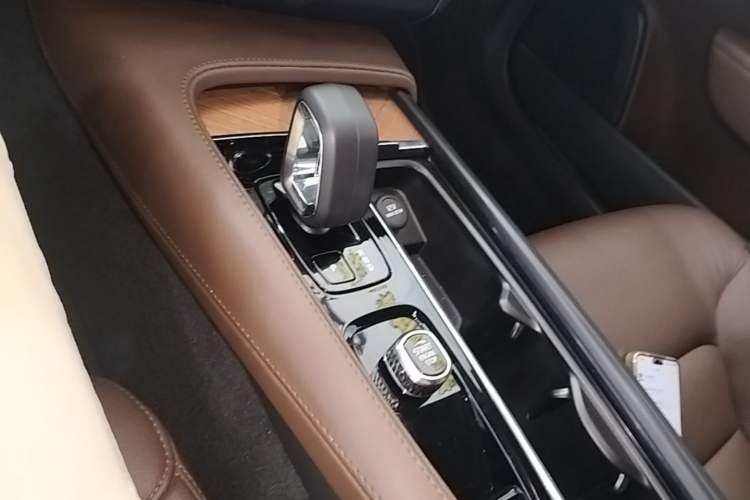 Used Volvo S90 2023 B5 Zhiyi Luxury Edition Gear Lever