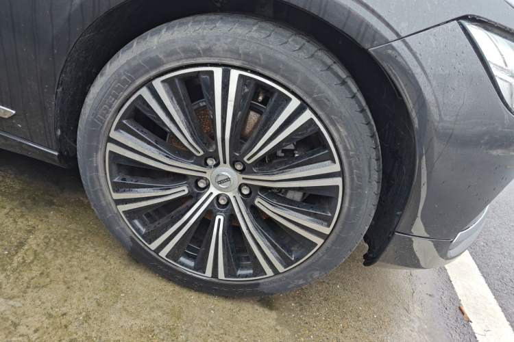 Used Volvo S90 2023 B5 Zhiyi Luxury Edition Right Front Wheel Hub
