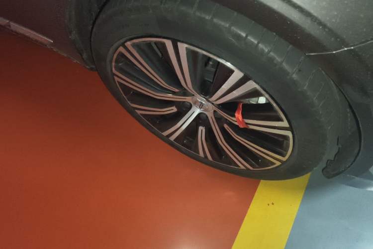 Used Volvo S90 2023 B5 Zhiyuan Luxury Edition Right Front Wheel Hub