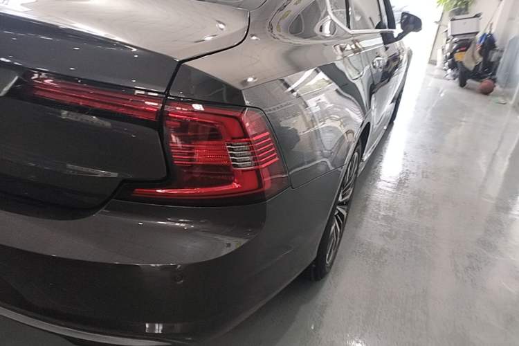 Used Volvo S90 2023 B5 Zhiyi Luxury Edition Right Rear Taillight