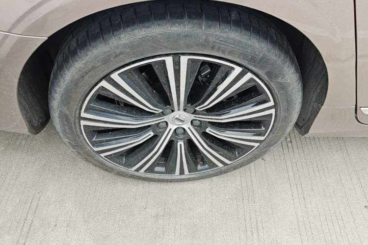 Used Volvo S90 2023 B5 Zhiyuan Luxury Edition Right Rear Wheel Hub