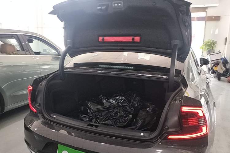 Used Volvo S90 2023 B5 Zhiyi Luxury Edition Trunk