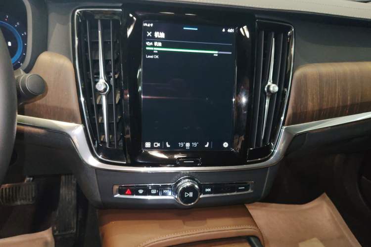 Used Volvo S90 2023 B5 Zhiyuan Luxury Edition Audio And AC Panel