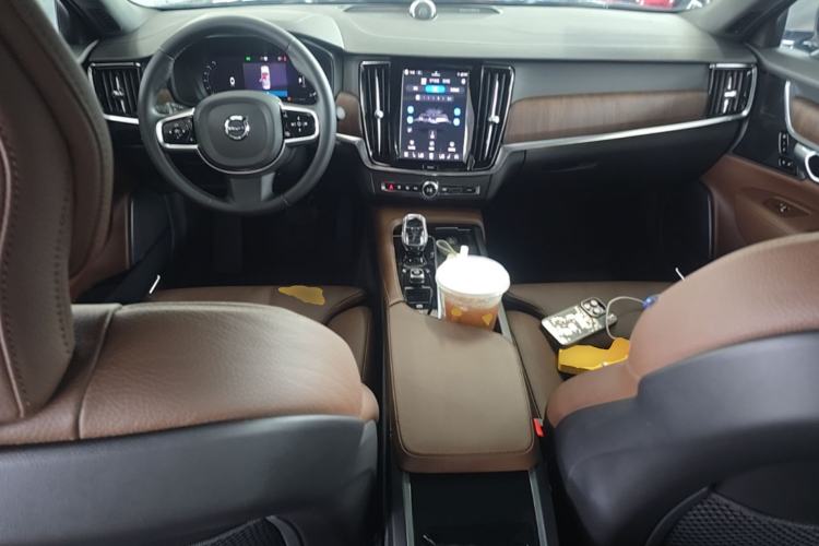Used Volvo S90 2023 B5 Zhiyuan Luxury Edition Center Console