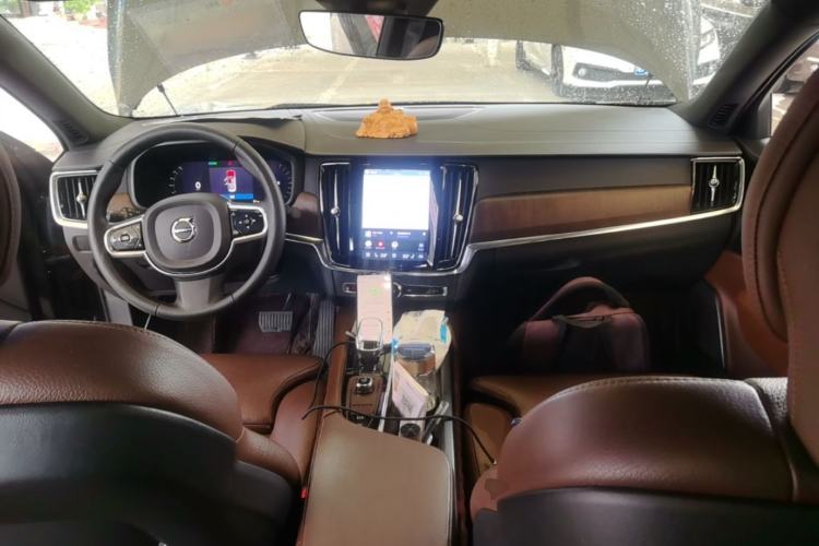 Used Volvo S90 2023 B5 Zhiyuan Luxury Edition Center Console