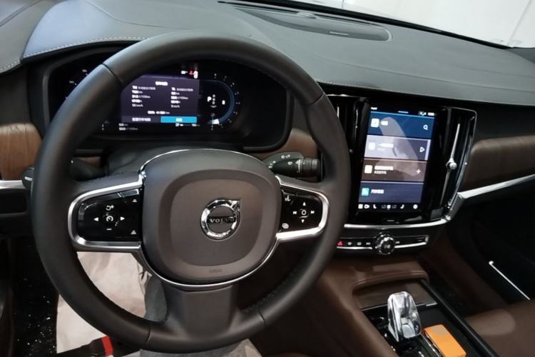 Used Volvo S90 2023 B5 Zhiyuan Luxury Edition Center Console