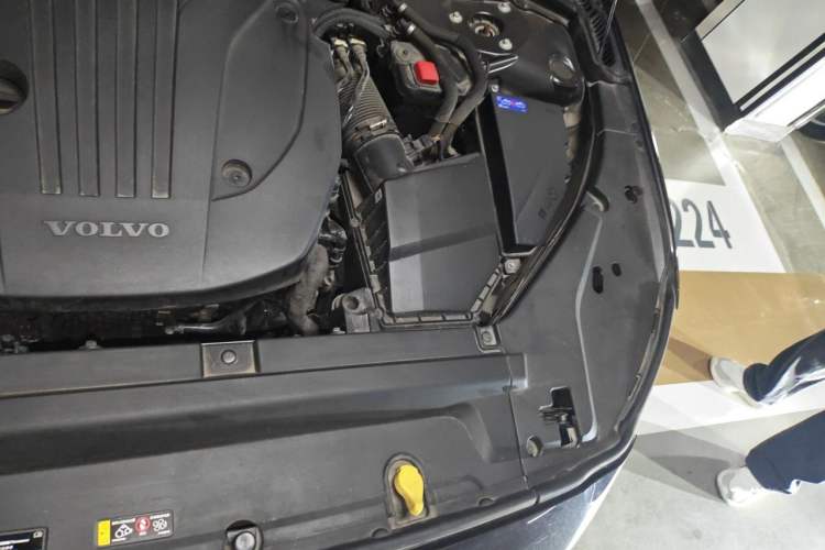 Used Volvo S90 2023 B5 Zhiyuan Luxury Edition Engine Bay Left