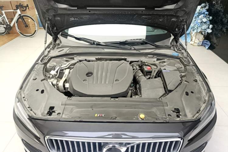 Used Volvo S90 2023 B5 Zhiyi Luxury Edition Engine Bay