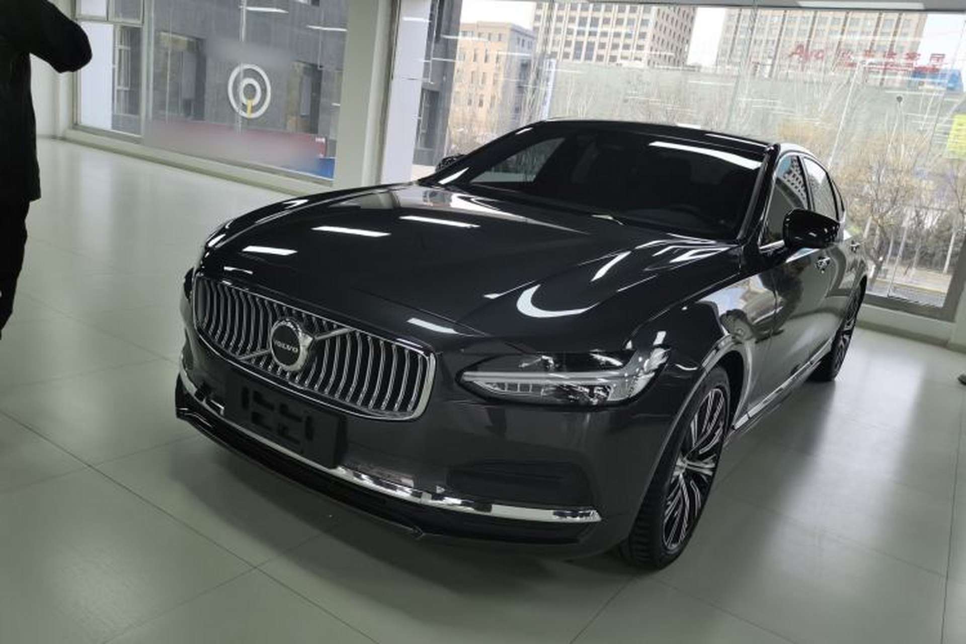 Used Volvo S90 2023 B5 Zhiyuan Luxury Edition Front Left 45 Deg