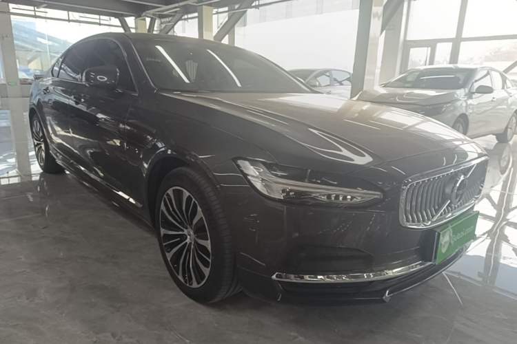 Used Volvo S90 2023 B5 Zhiyi Luxury Edition Front Right 45 Deg