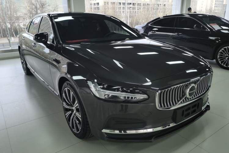 Used Volvo S90 2023 B5 Zhiyuan Luxury Edition Front Right 45 Deg