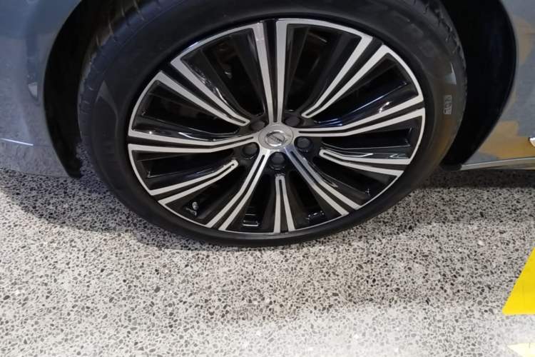 Used Volvo S90 2023 B5 Zhiyuan Luxury Edition Left Front Wheel Hub