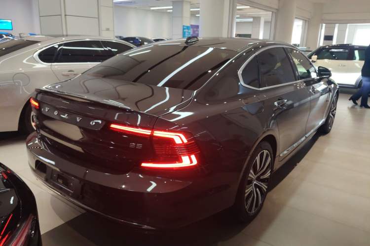 Used Volvo S90 2023 B5 Zhiyuan Luxury Edition Rear Right 45 Deg