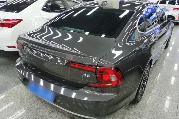 Used Volvo S90 2023 B5 Zhiyi Luxury Edition Rear Right 45 Deg