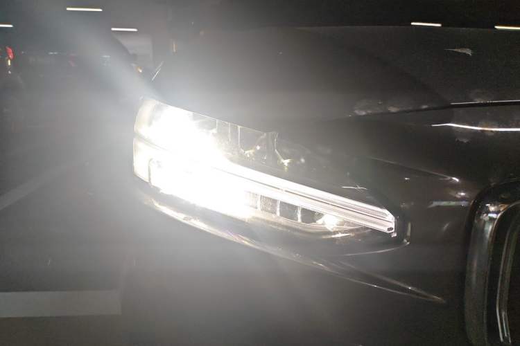 Used Volvo S90 2023 B5 Zhiyuan Luxury Edition Right Front Headlight