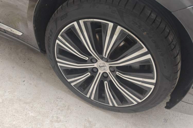 Used Volvo S90 2023 B5 Zhiyuan Luxury Edition Right Front Wheel Hub