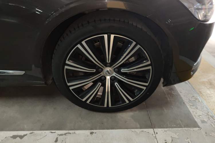 Used Volvo S90 2023 B5 Zhiyuan Luxury Edition Right Front Wheel Hub