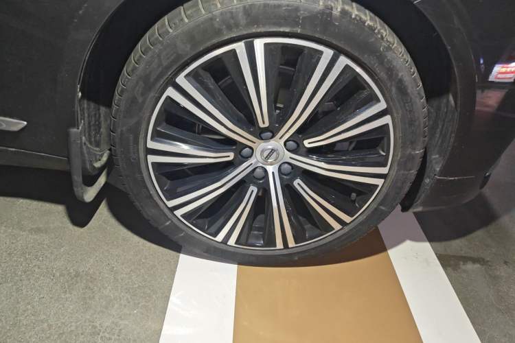 Used Volvo S90 2023 B5 Zhiyuan Luxury Edition Right Front Wheel Hub