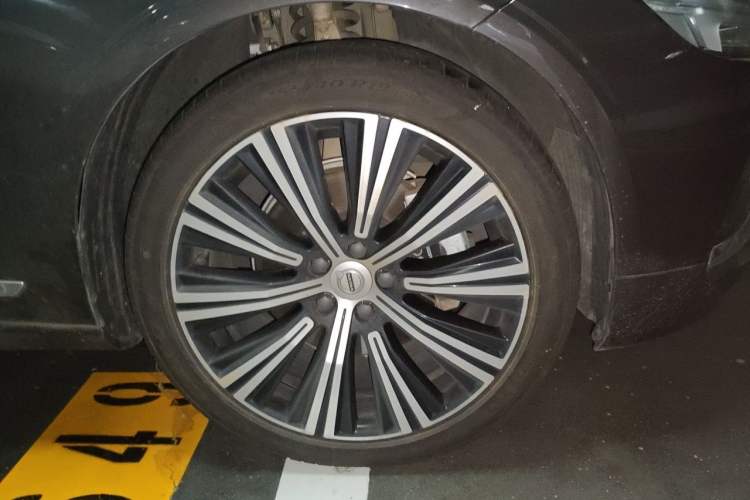 Used Volvo S90 2023 B5 Zhiyuan Luxury Edition Right Front Wheel Hub