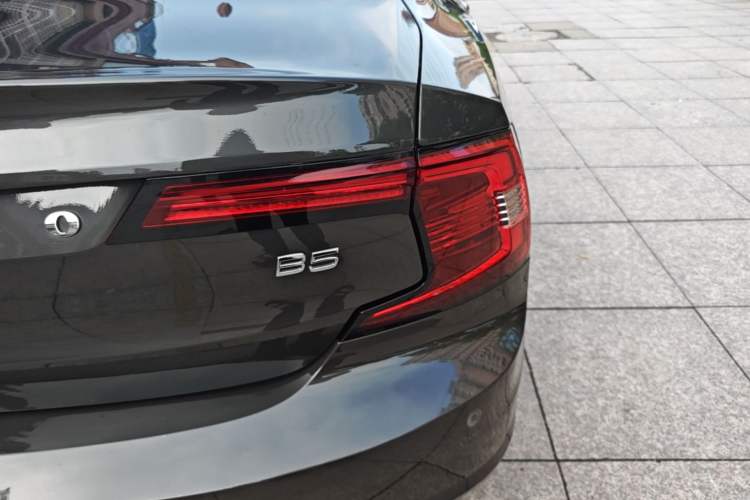 Used Volvo S90 2023 B5 Zhiyi Luxury Edition Right Rear Taillight